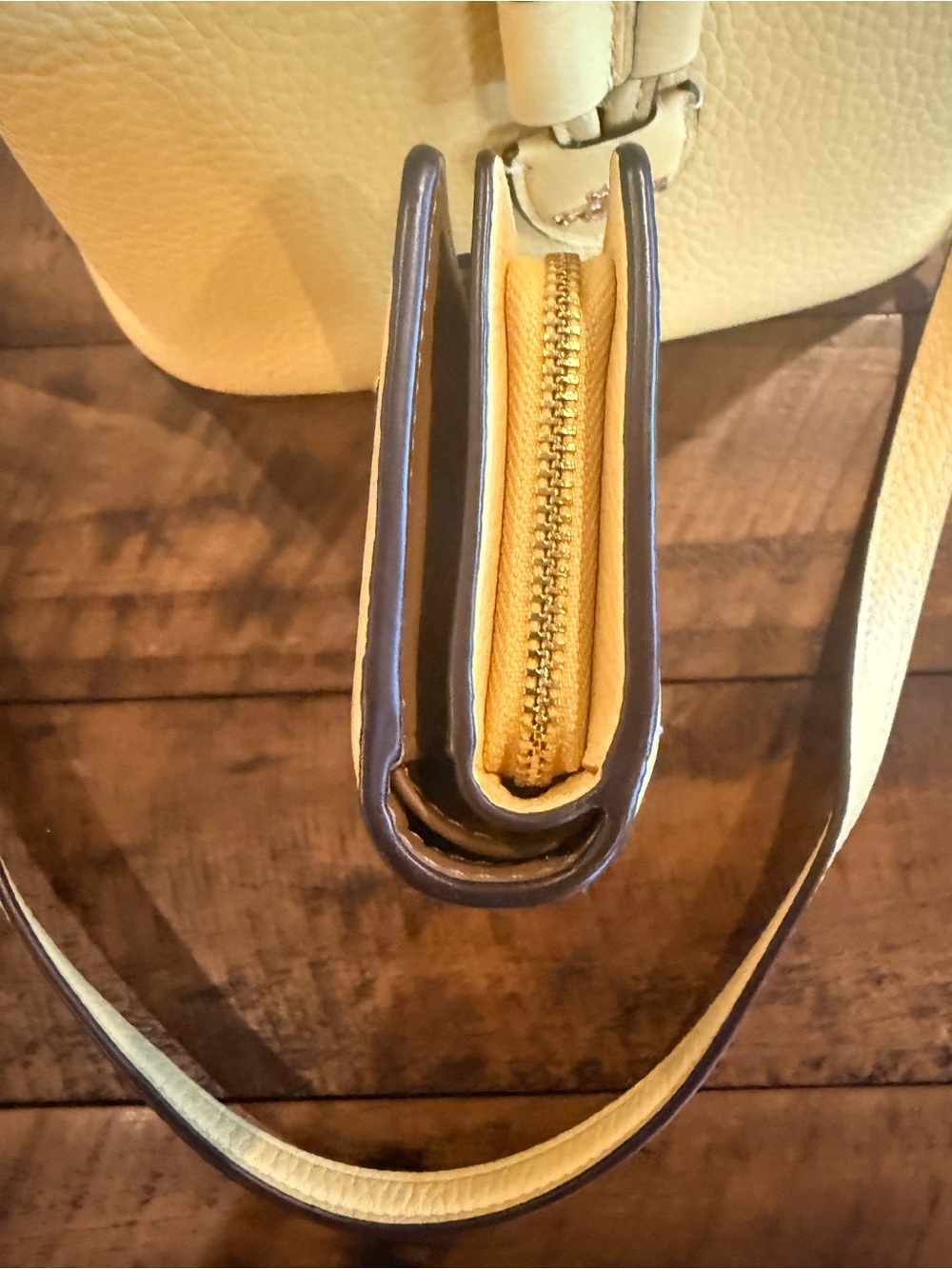 NWOT Coach Pebbled Leather Drawstring Crossbody Bag and Wallet - Light Yellow - Picture 7 of 12